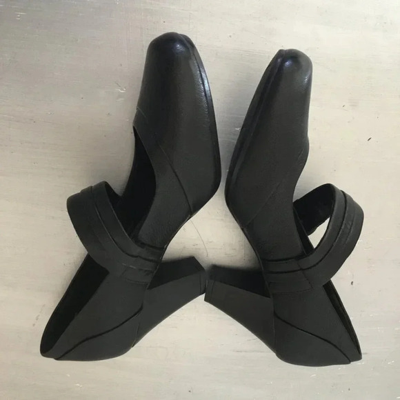 Clarks Bendable Black leather rounded toe Mary-Jane heels Pump Sz 7 M - Picture 4 of 8